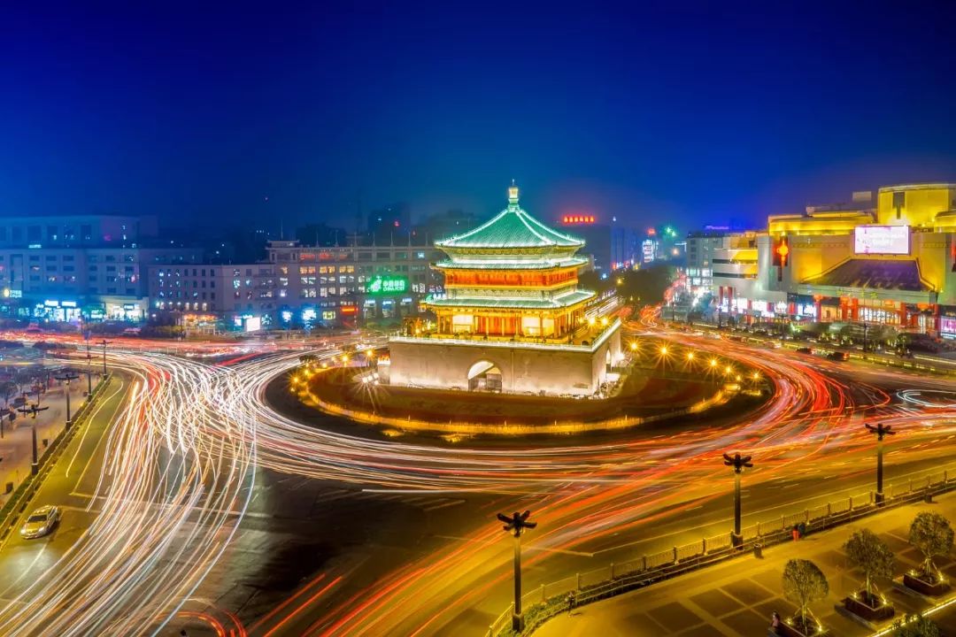 夕阳下的古城守望者——陕西古城墙黄昏独影